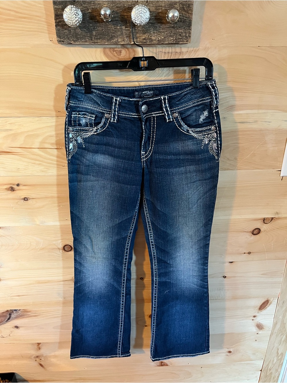 Silver Jeans Suki Dark Blue Boot Cut with Embroidered Pockets Size W27/L30